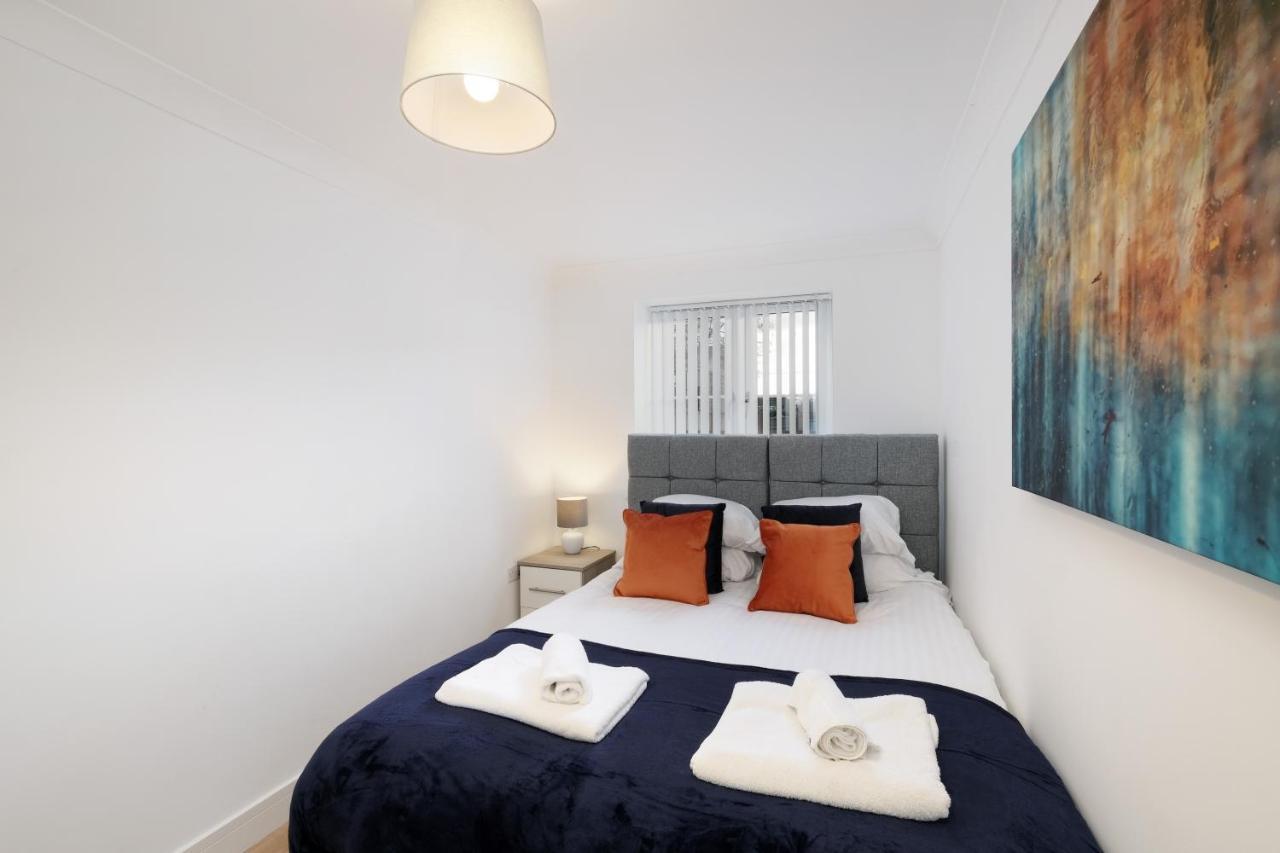 Pinewood Studios, Iver Slough Heathrow 1 & 2 Bedroom Apartments With Parking By Arista Living Extérieur photo