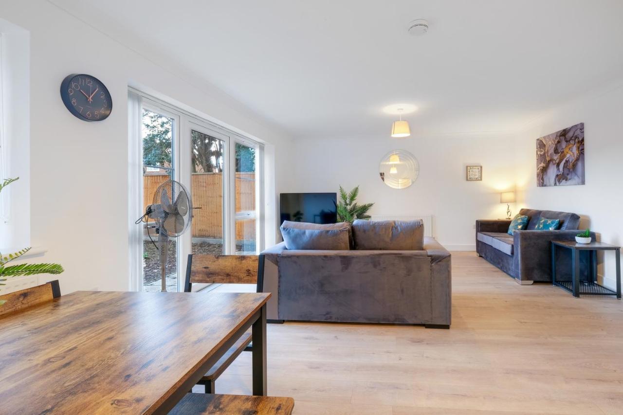 Pinewood Studios, Iver Slough Heathrow 1 & 2 Bedroom Apartments With Parking By Arista Living Extérieur photo