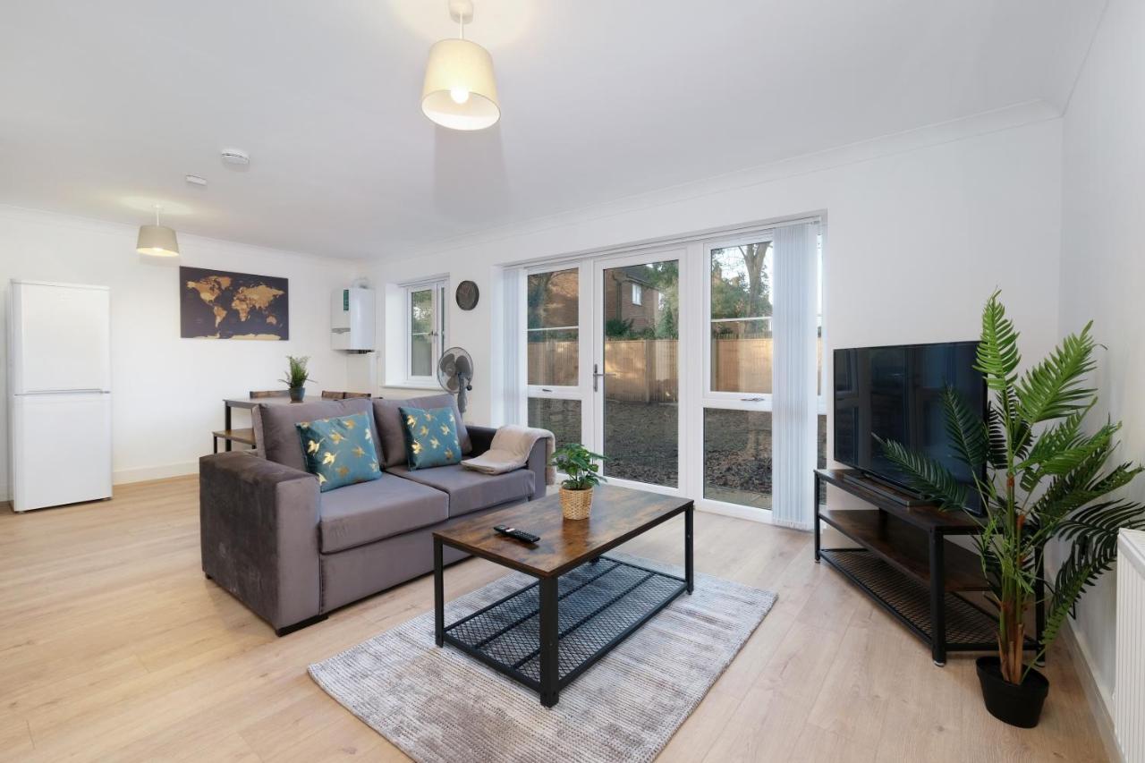 Pinewood Studios, Iver Slough Heathrow 1 & 2 Bedroom Apartments With Parking By Arista Living Extérieur photo