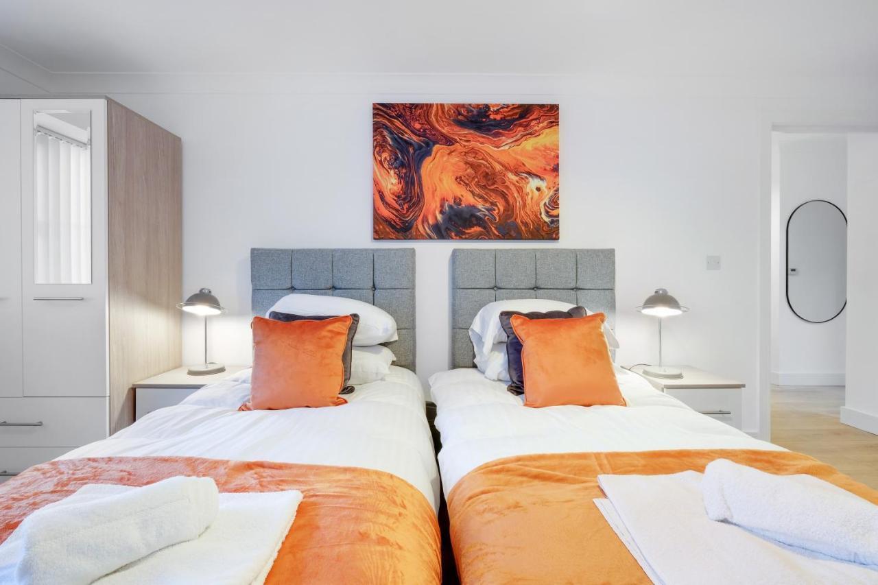 Pinewood Studios, Iver Slough Heathrow 1 & 2 Bedroom Apartments With Parking By Arista Living Extérieur photo