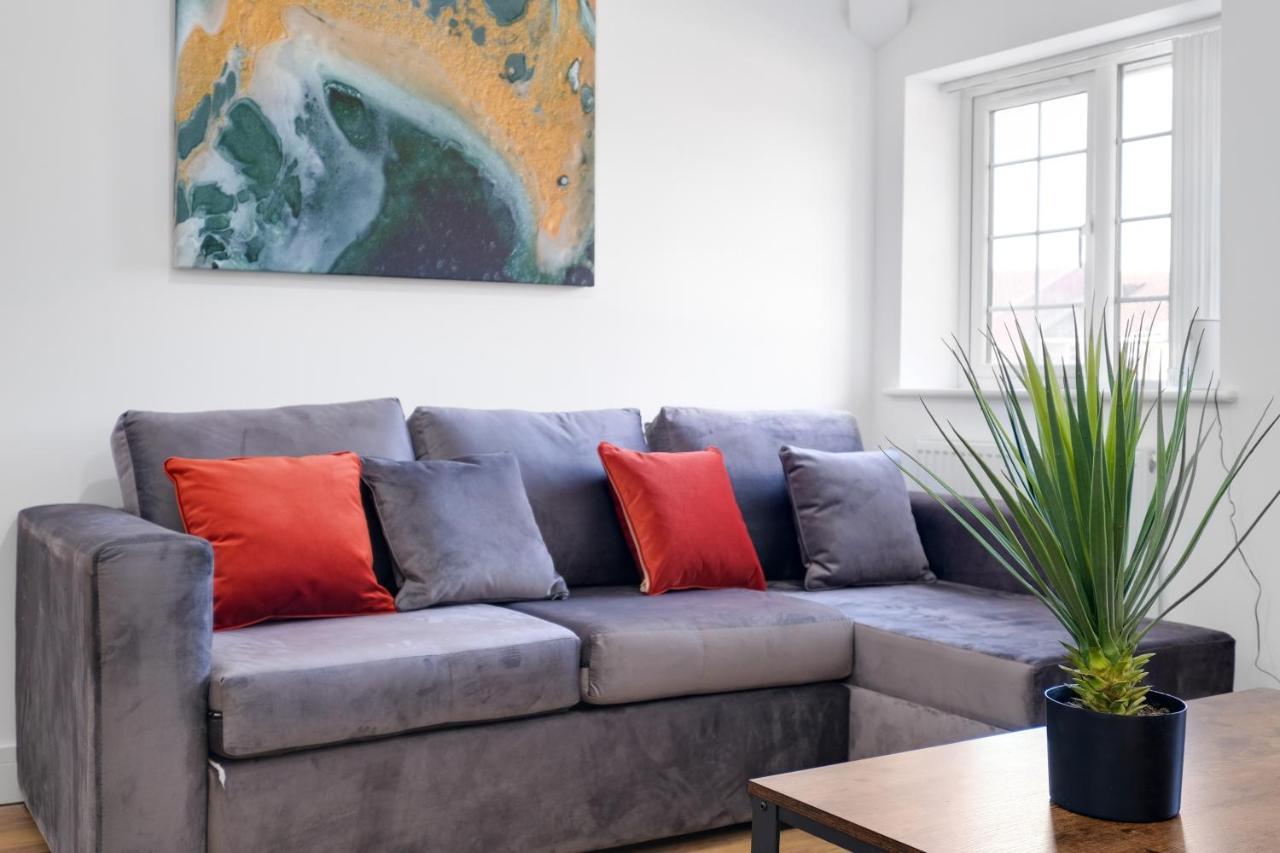 Pinewood Studios, Iver Slough Heathrow 1 & 2 Bedroom Apartments With Parking By Arista Living Extérieur photo