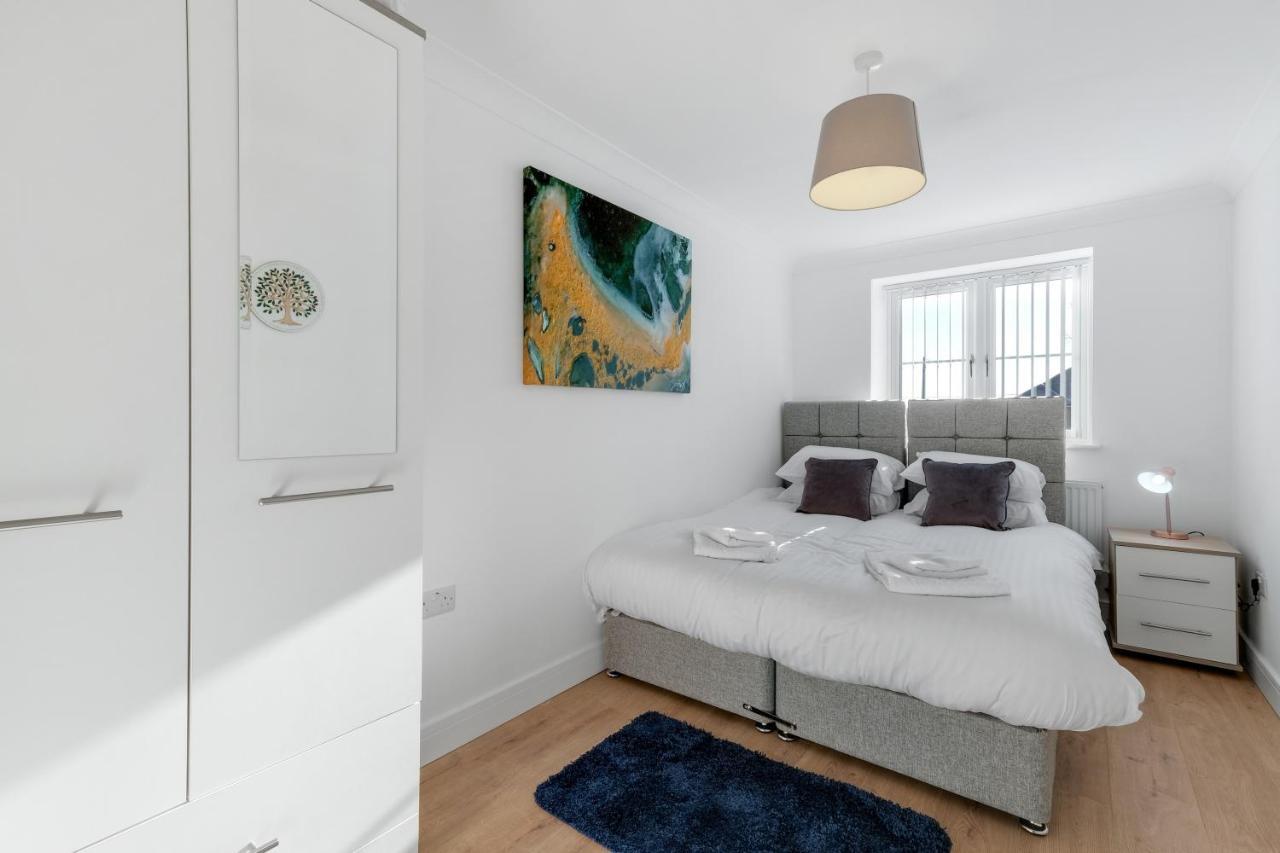 Pinewood Studios, Iver Slough Heathrow 1 & 2 Bedroom Apartments With Parking By Arista Living Extérieur photo