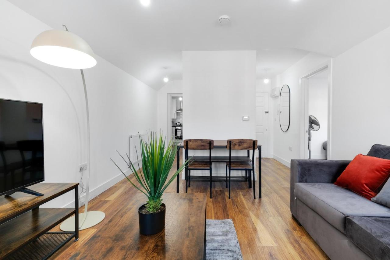 Pinewood Studios, Iver Slough Heathrow 1 & 2 Bedroom Apartments With Parking By Arista Living Extérieur photo