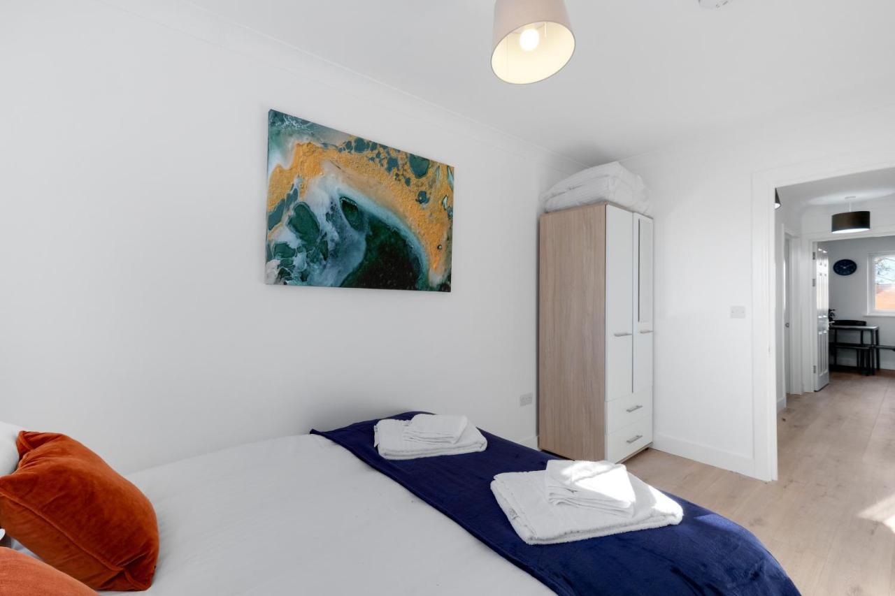 Pinewood Studios, Iver Slough Heathrow 1 & 2 Bedroom Apartments With Parking By Arista Living Extérieur photo