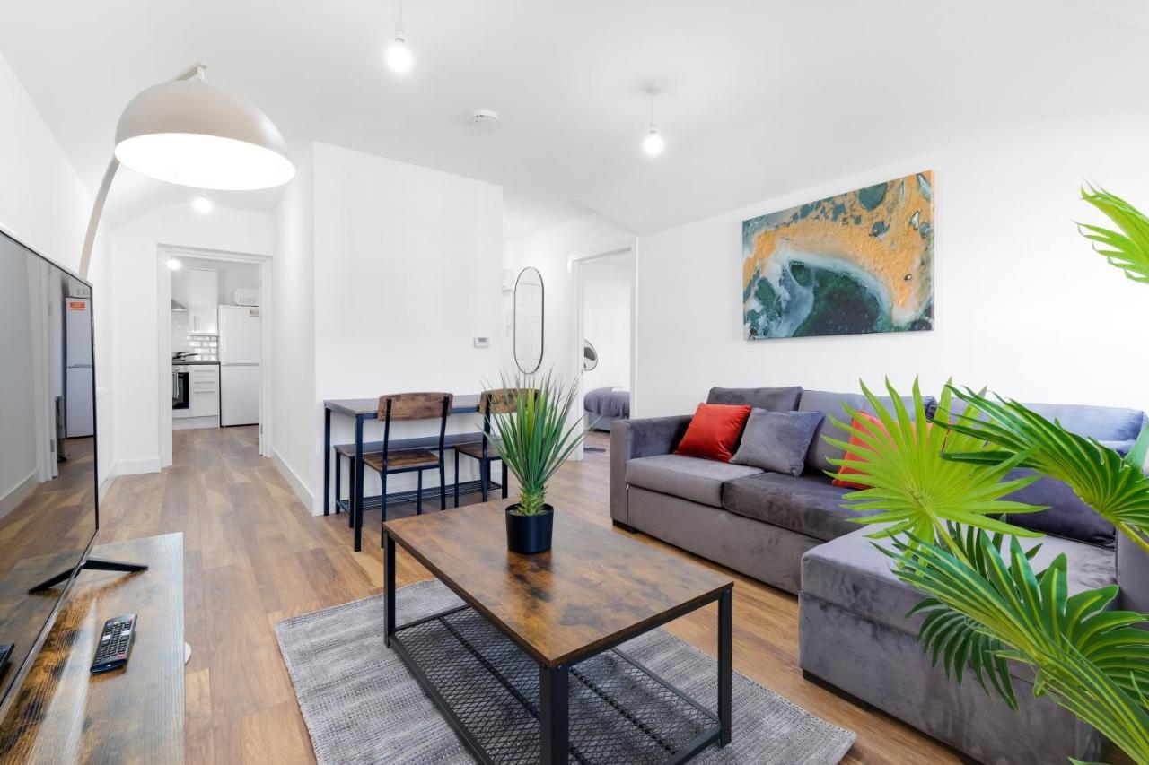 Pinewood Studios, Iver Slough Heathrow 1 & 2 Bedroom Apartments With Parking By Arista Living Extérieur photo
