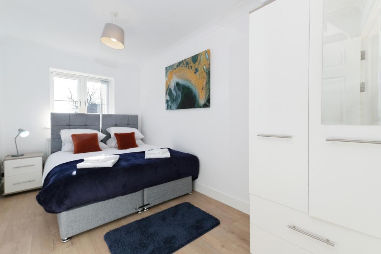 Pinewood Studios, Iver Slough Heathrow 1 & 2 Bedroom Apartments With Parking By Arista Living Extérieur photo