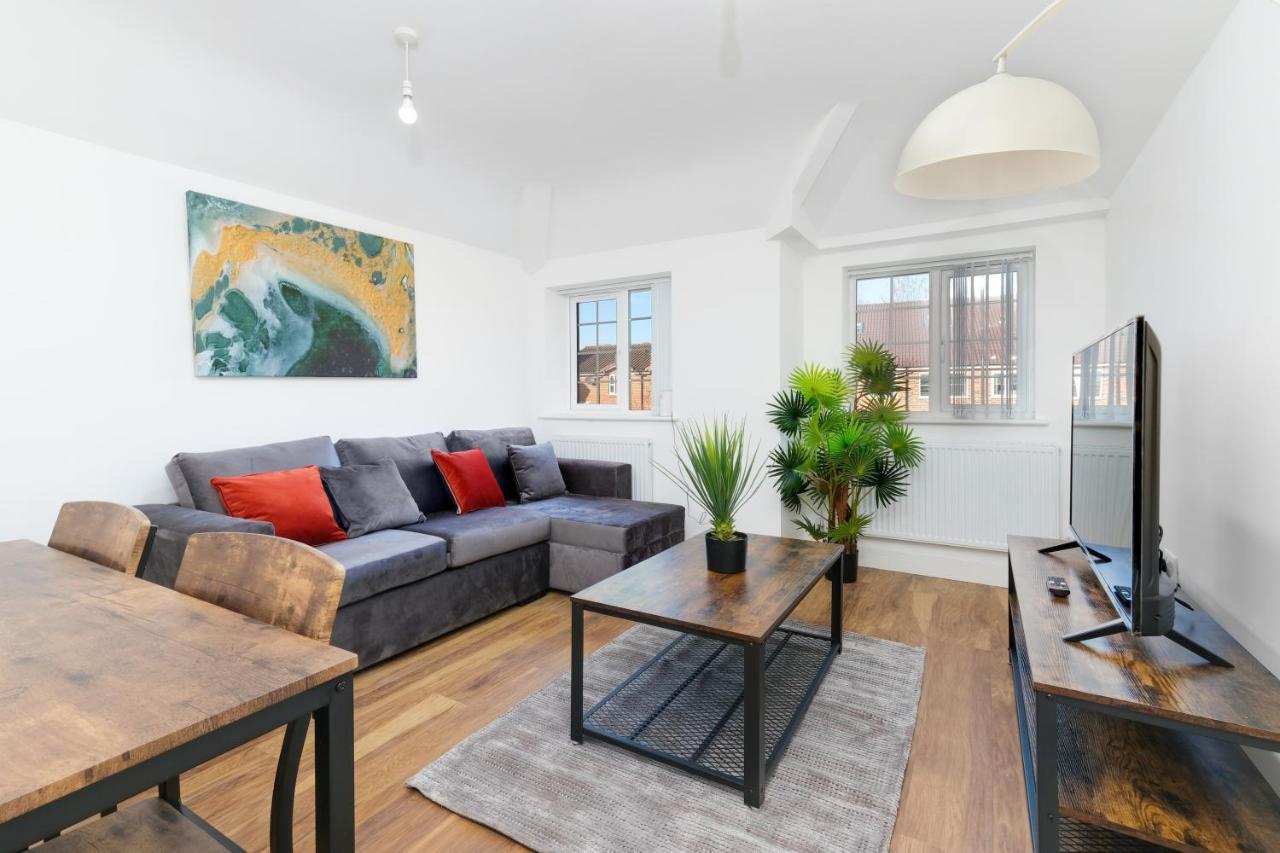 Pinewood Studios, Iver Slough Heathrow 1 & 2 Bedroom Apartments With Parking By Arista Living Extérieur photo