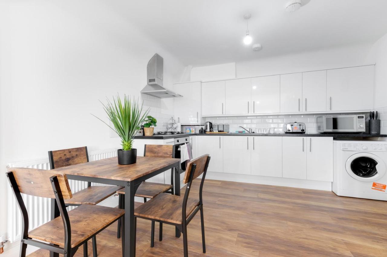 Pinewood Studios, Iver Slough Heathrow 1 & 2 Bedroom Apartments With Parking By Arista Living Extérieur photo